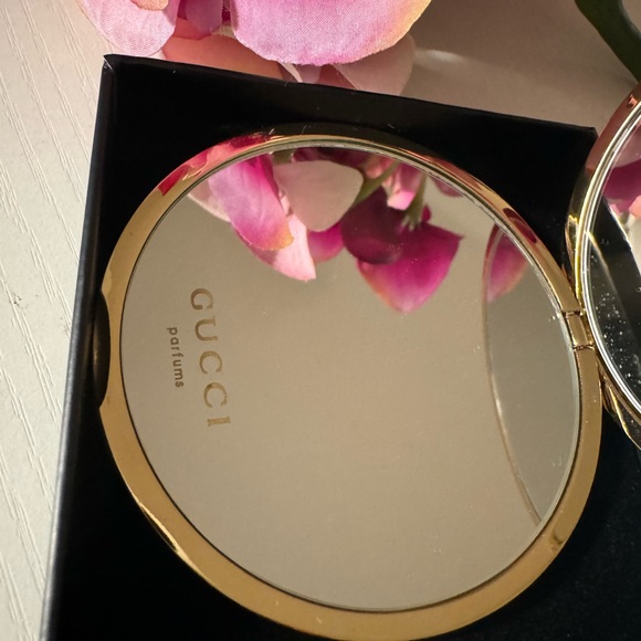 Gucci Compact Double sided mirror w/Gucci monogram embossed. NIB - Picture 4 of 11